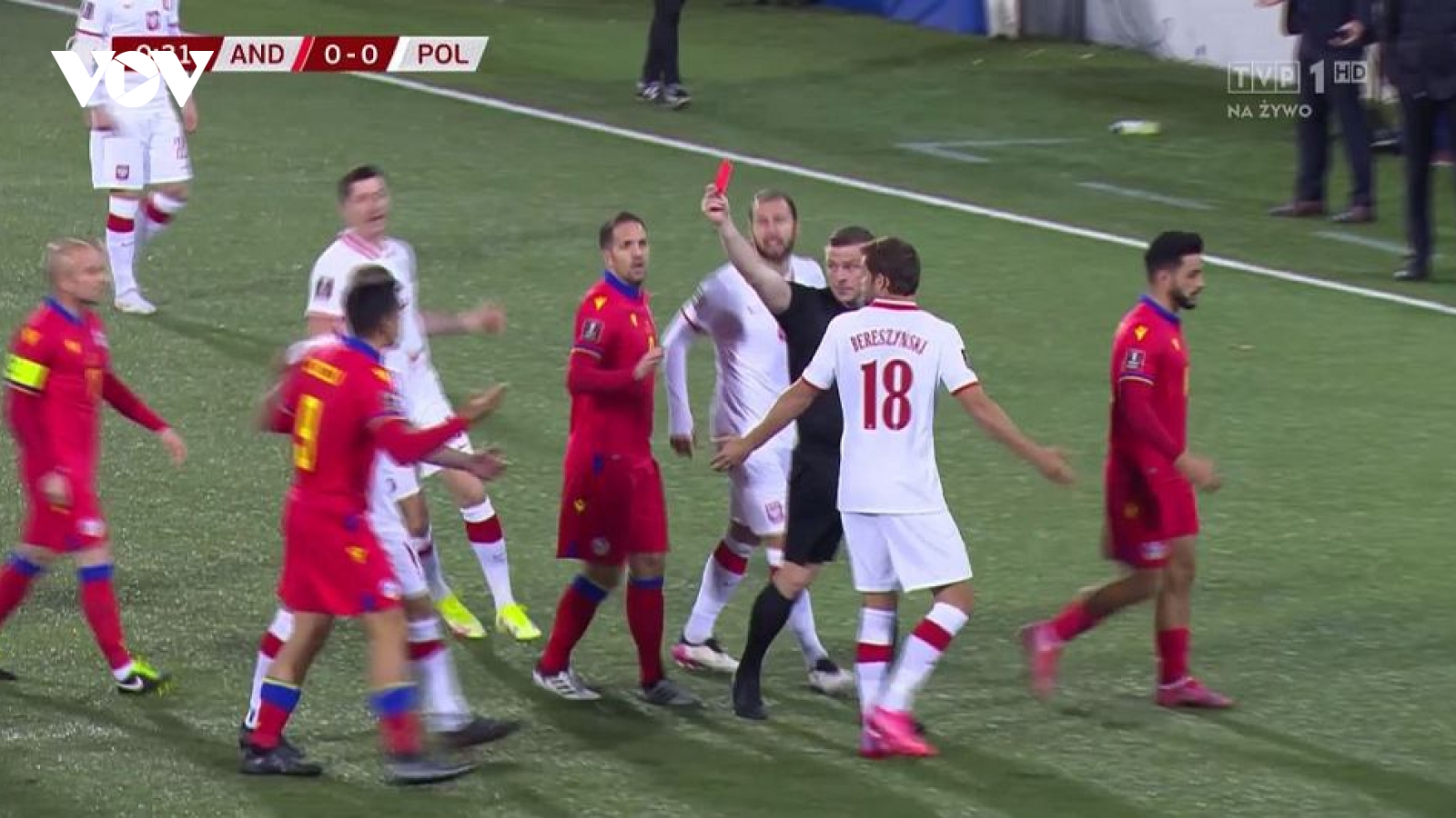 Hy hữu: Thẻ đỏ “siêu tốc” ở vòng loại World Cup 2022