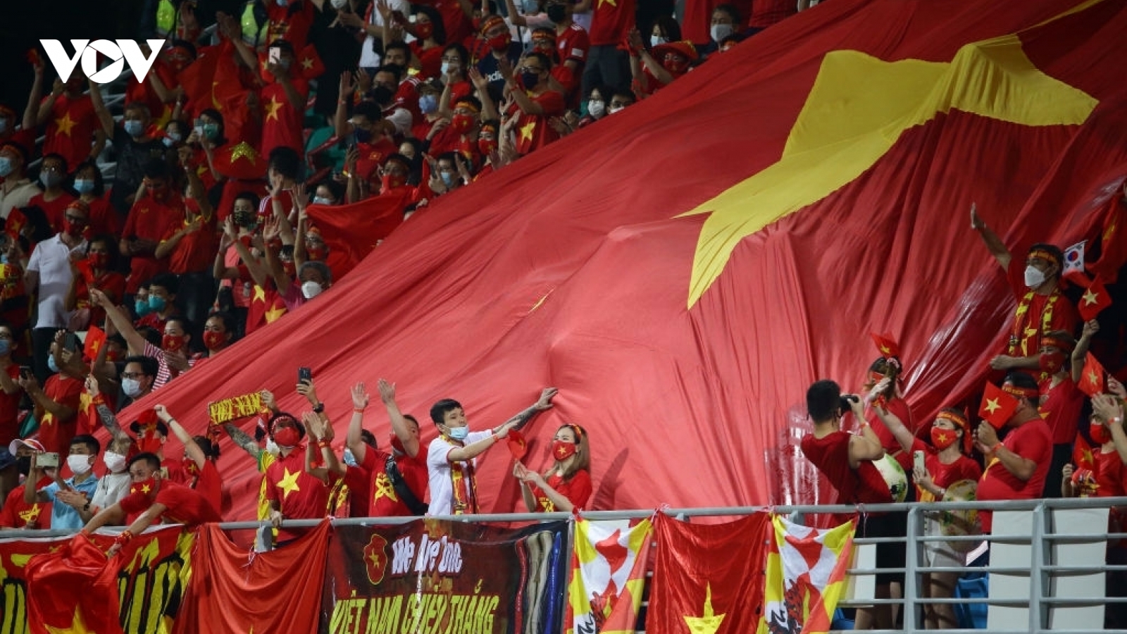 Cổ động viên tiếc nuối khi ĐT Việt Nam bị ĐT Indonesia cầm hòa