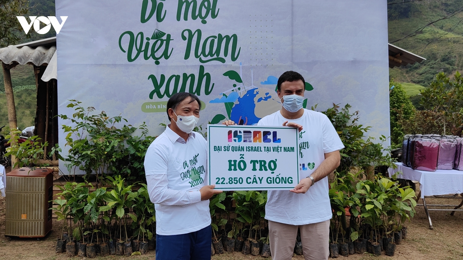 Đại sứ quán Israel cam kết vì một Việt Nam xanh, tặng hàng ngàn cây kinh tế cho Hòa Bình