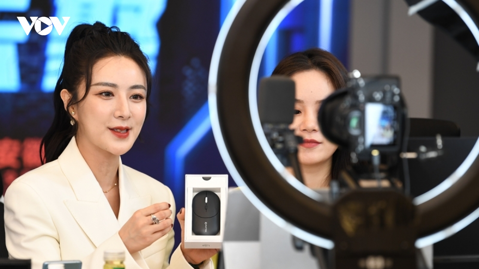Trung Quốc mạnh tay xử lý hành vi trốn thuế trong lĩnh vực livestream