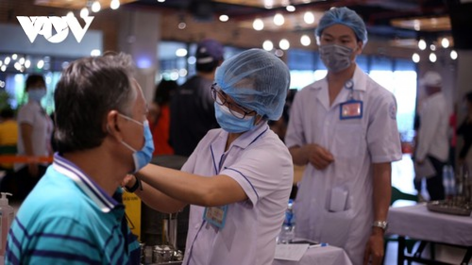 Hà Nội hoàn thành tiêm phủ mũi 3 cho người từ 18 tuổi trở lên trong tháng 3/2022