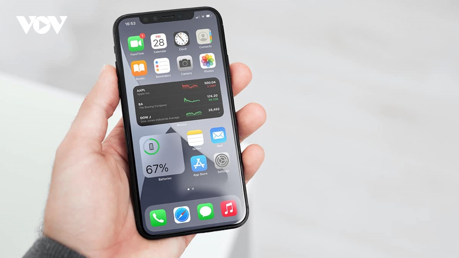 iOS 15.2 sẽ hiển thị cảnh báo khi trẻ vị thành niên gửi ảnh thân mật