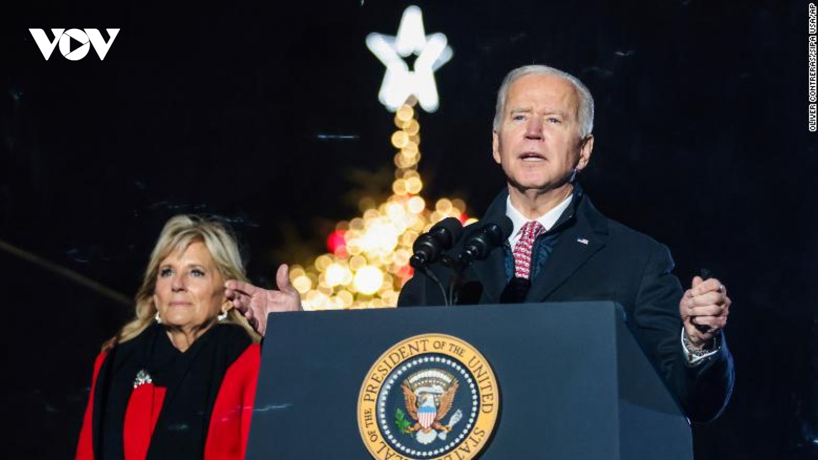 Tổng thống Joe Biden và phu nhân cùng thắp sáng Cây Giáng sinh Quốc gia