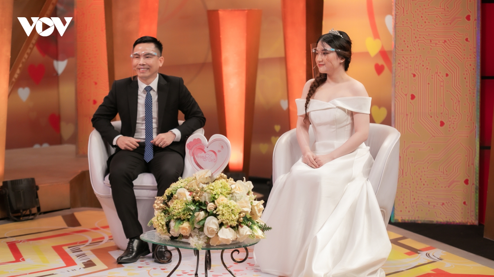 NSND Hồng Vân ngỡ ngàng trước tuyệt chiêu cưa đổ vợ xinh kém 18 tuổi của chàng bác sĩ