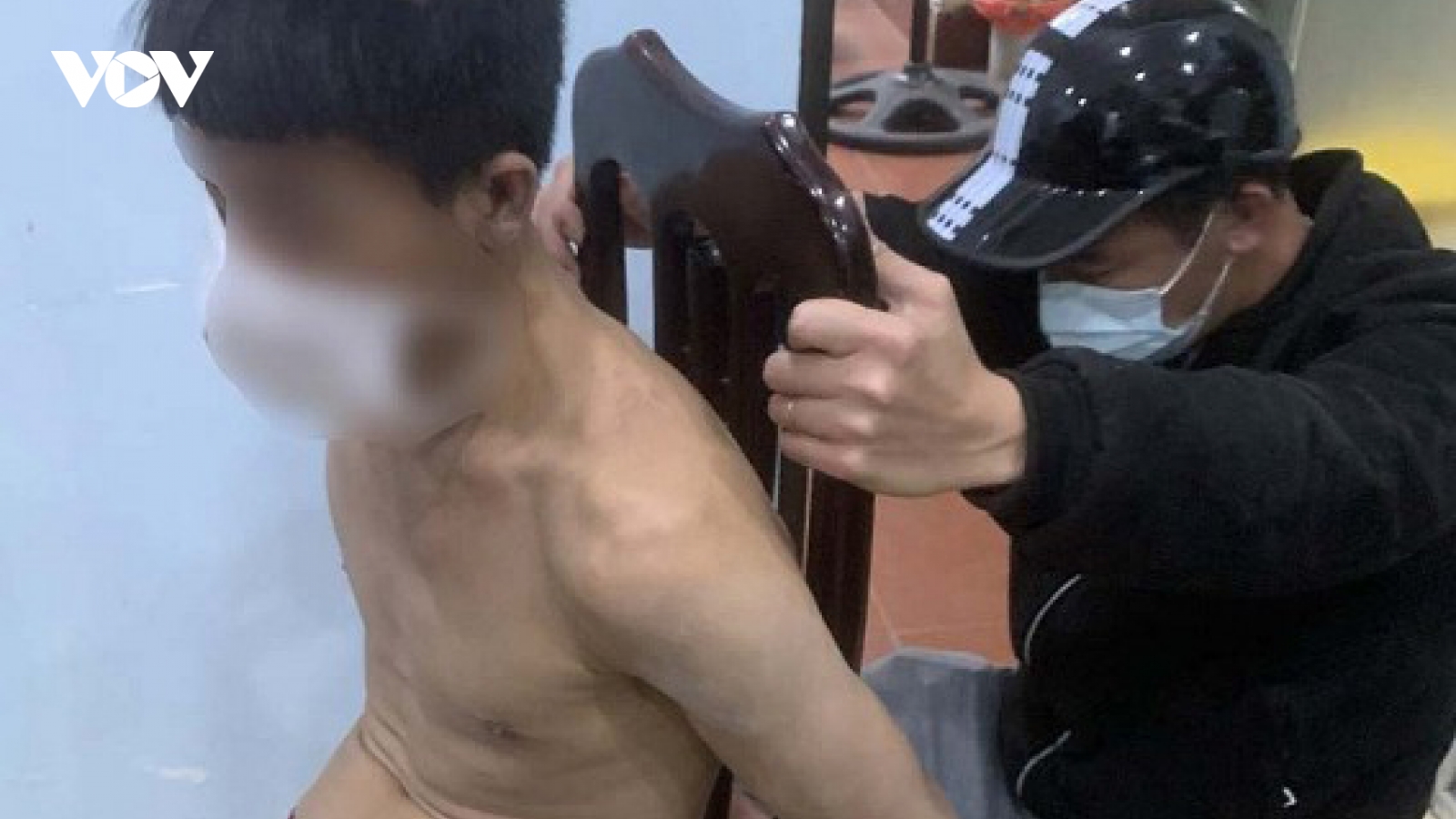 Bắt giữ đối tượng hủy hoại tài sản và gây rối trật tự công cộng