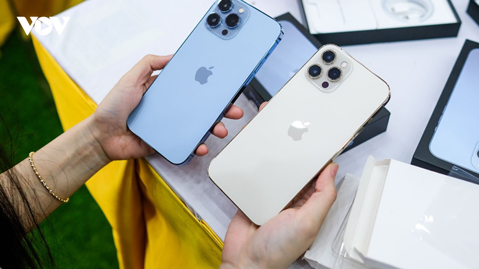 Nhu cầu iPhone 13 suy yếu vì thiếu hụt chip toàn cầu