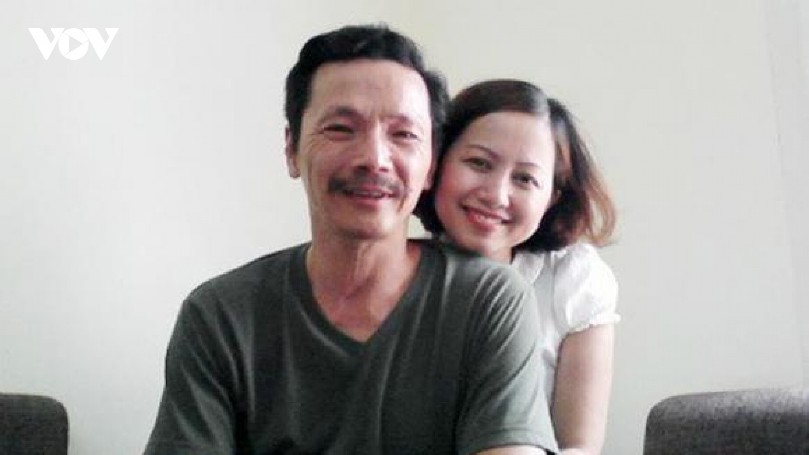 Chuyện showbiz: Nghệ sĩ Trung Anh "Về nhà đi con" nịnh vợ nhân kỷ niệm 24 năm ngày cưới