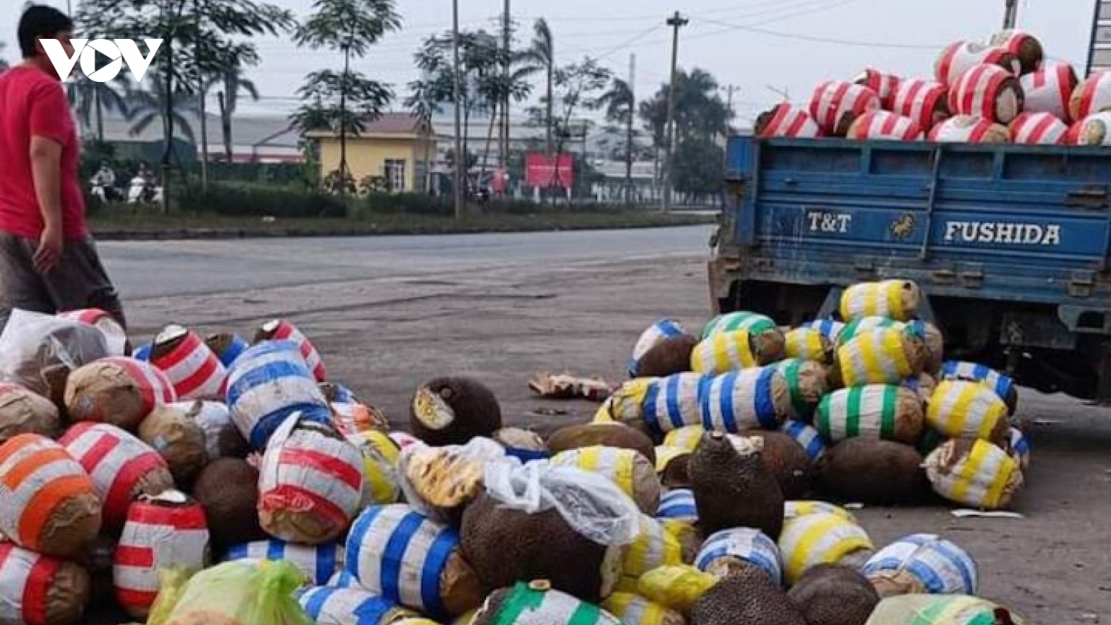 Xe hàng chôn chân ở cửa khẩu Lạng Sơn: Doanh nghiệp bất lực nhìn tiền bốc hơi