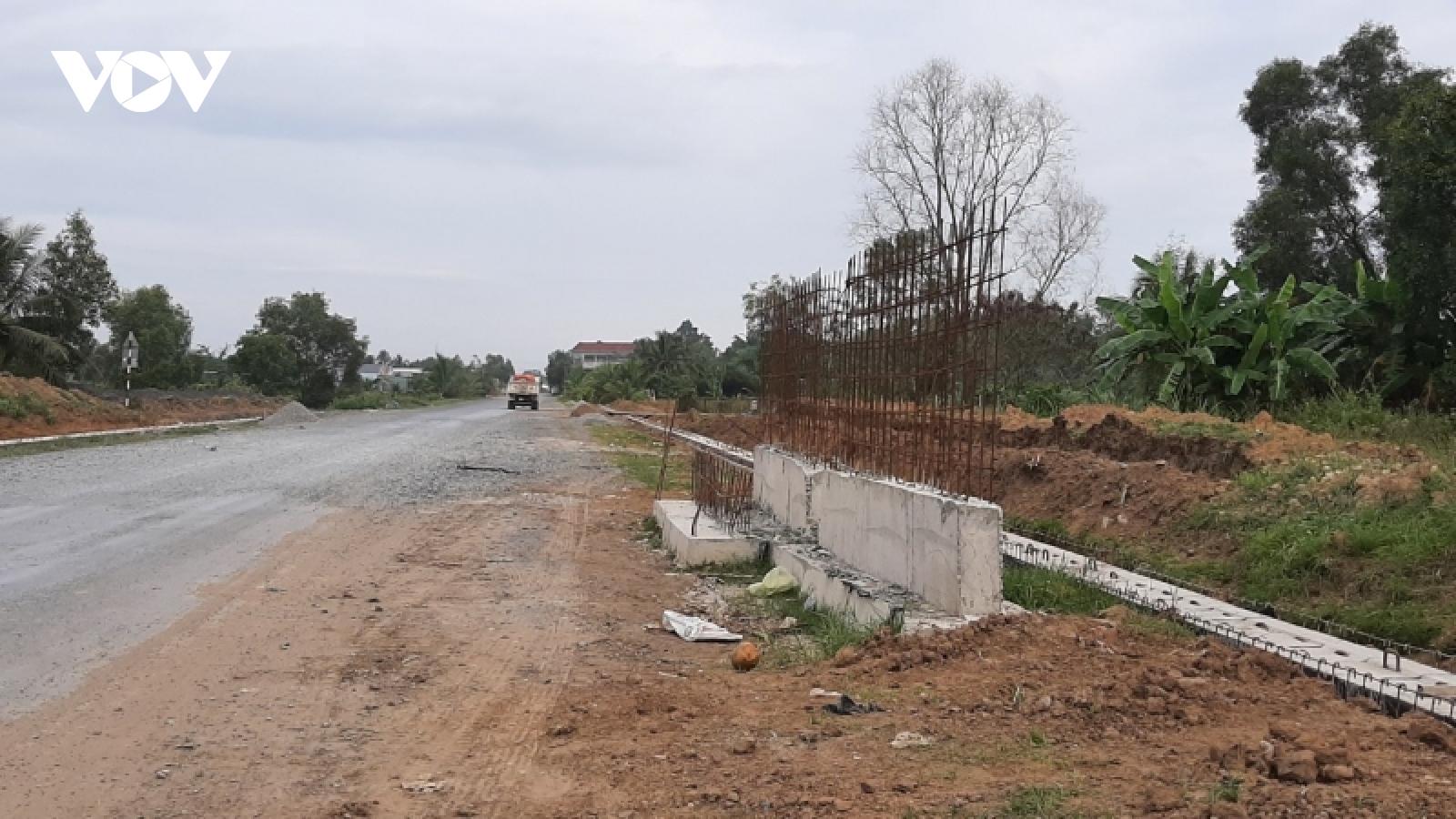 Đường tỉnh lộ ở Tiền Giang khởi công 6 năm vẫn chưa hoàn thành
