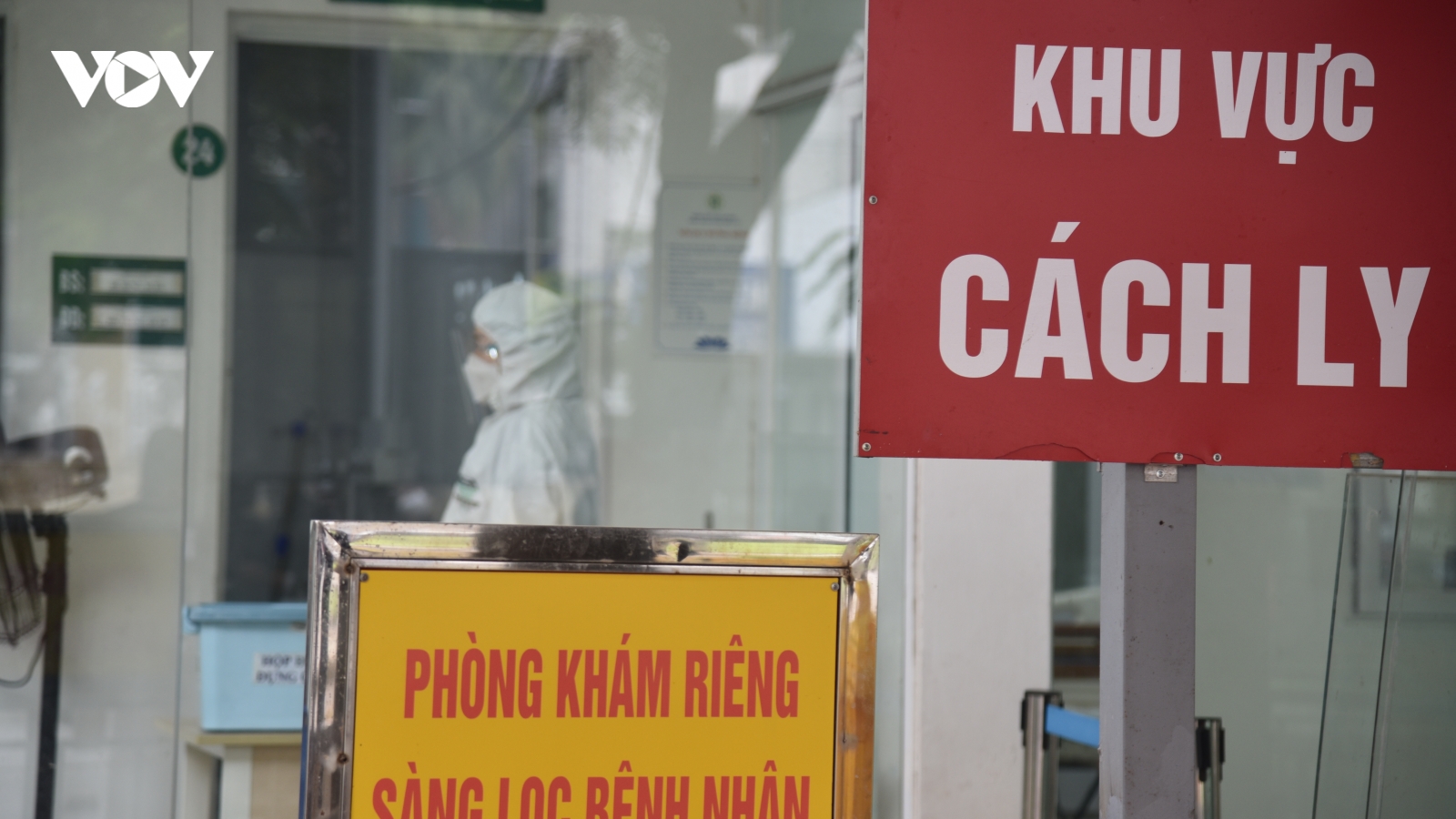 F0 chưa có chiều hướng giảm, nhiều địa phương triển khai tiêm mũi 3 vaccine Covid-19