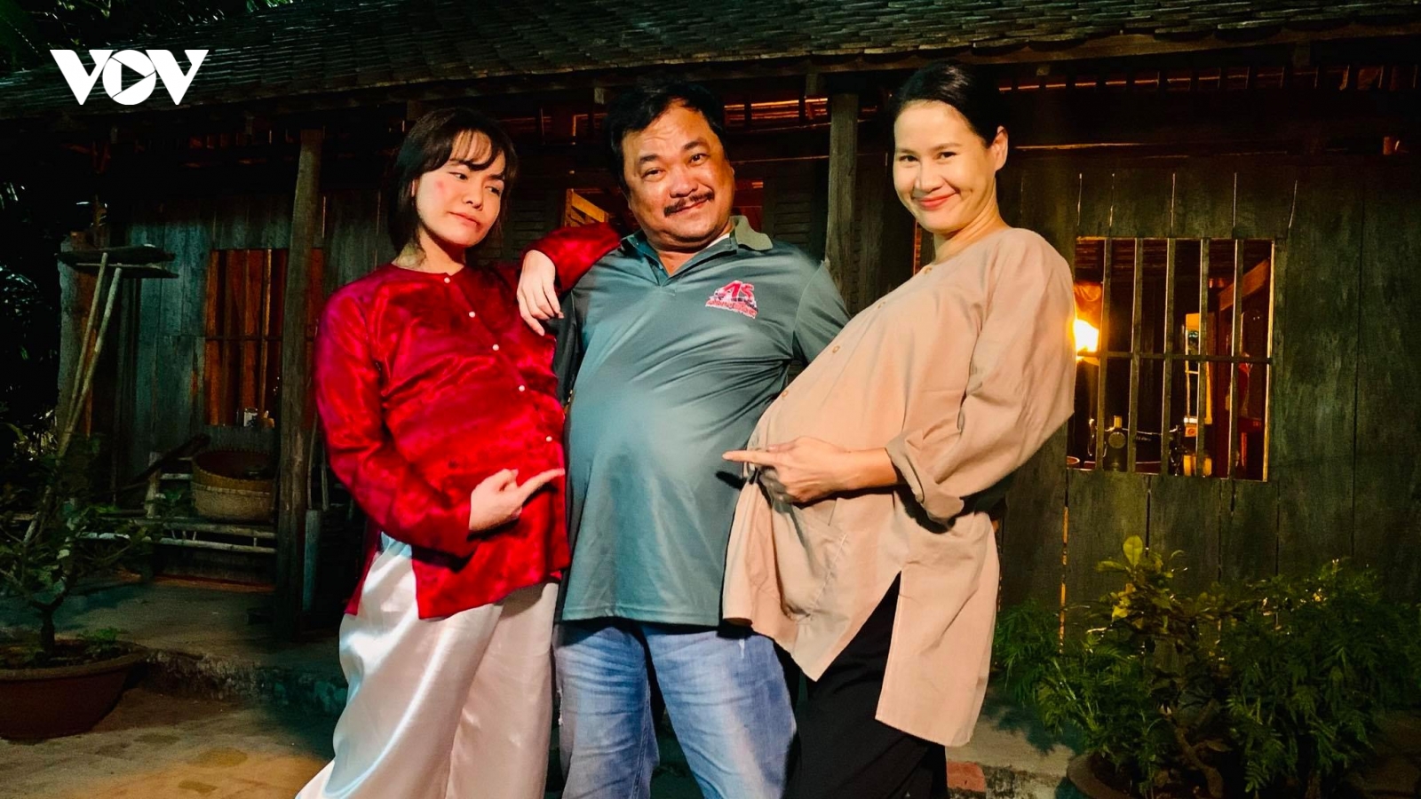 Nhật Kim Anh bày đủ trò “mua vui” ở hậu trường phim “Lưới trời”
