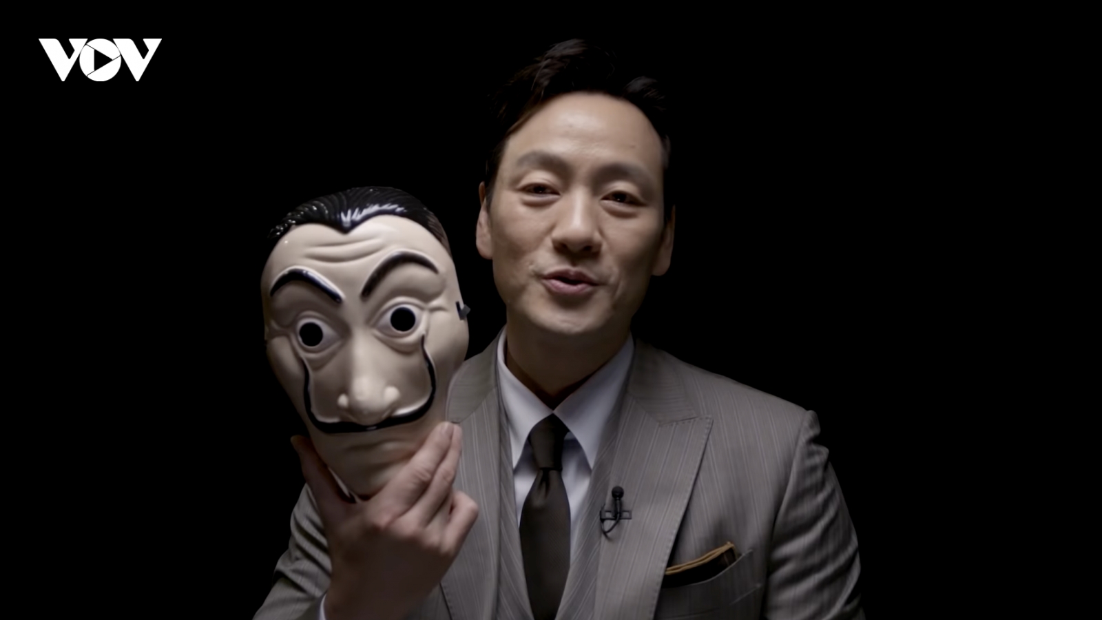 Sao "Squid game" Park Hae Soo bất ngờ xuất hiện với vai "Berlin" trong "Money Heist"