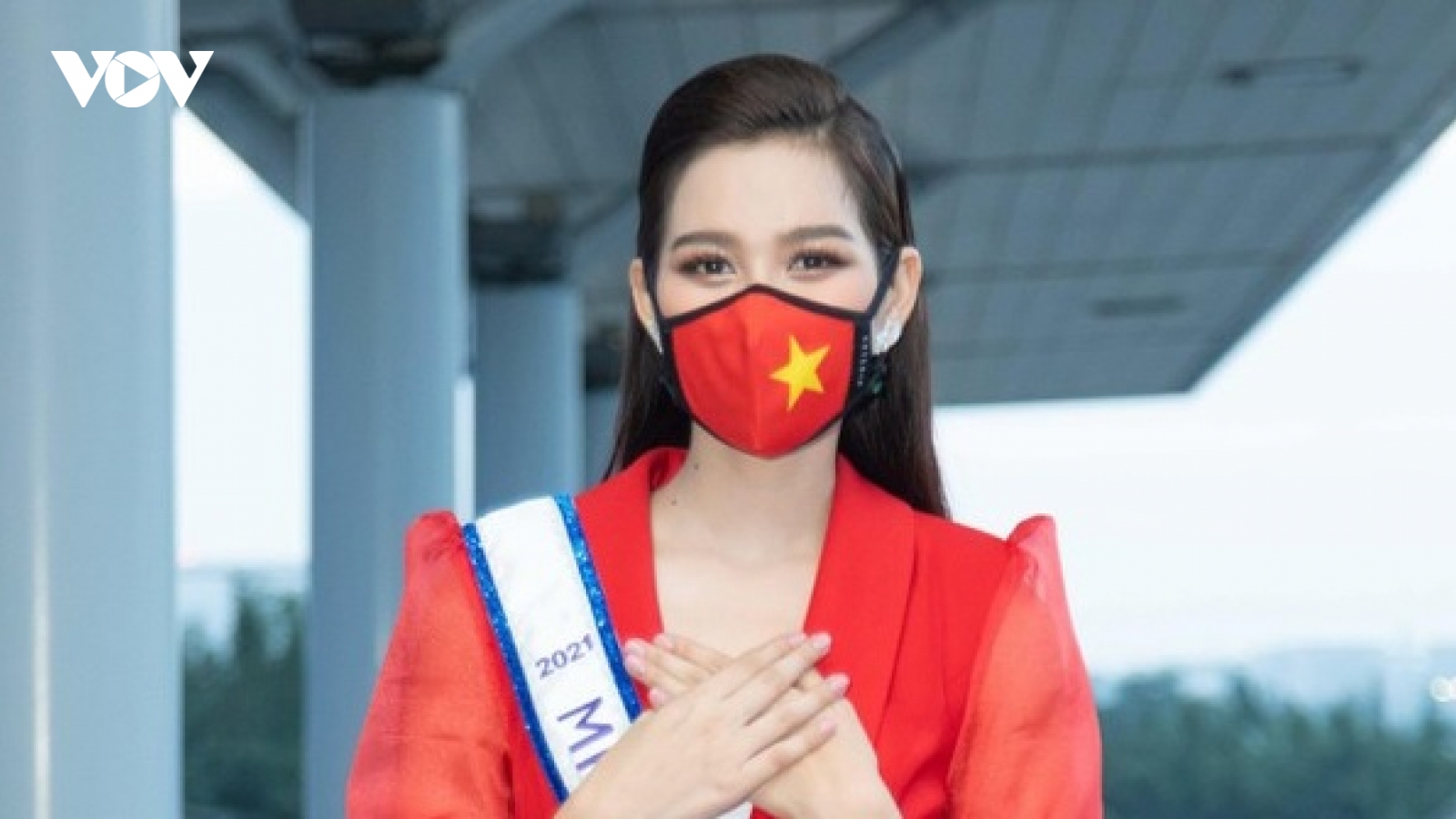 Hoa hậu Đỗ Thị Hà lọt vào vòng 2 phần thi Head to Head Challenge