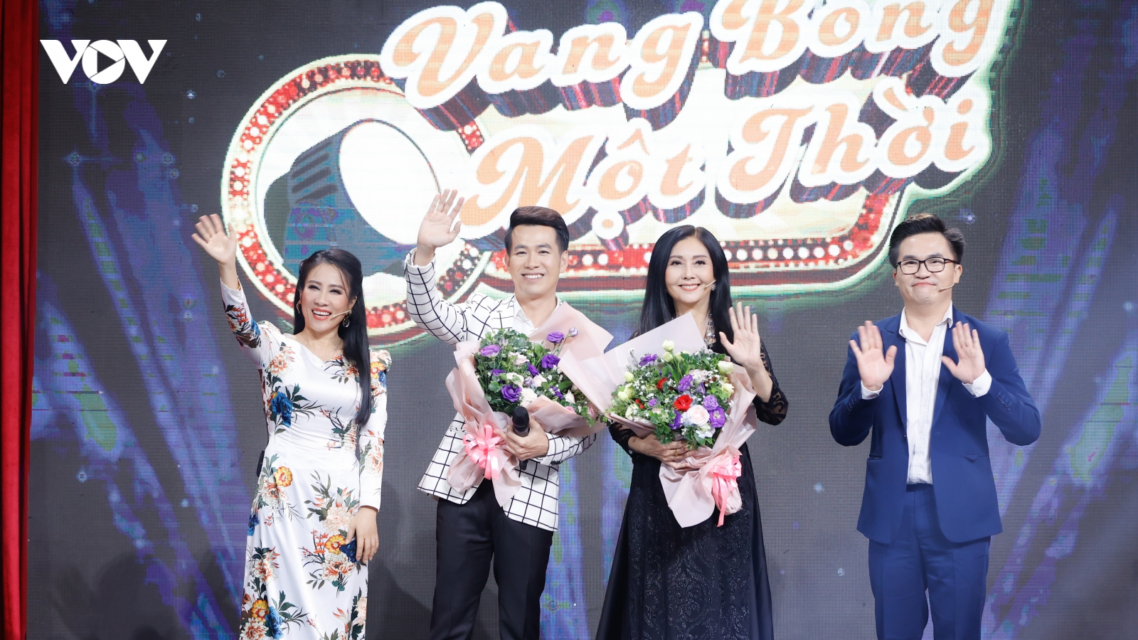 Danh ca Hoạ Mi song hành cùng ca sĩ Hồ Trung Dũng trong "Vang bóng một thời"