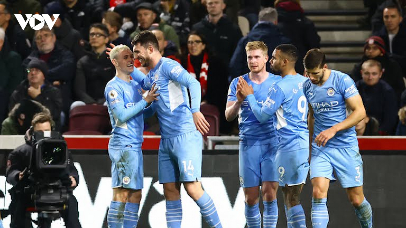 Sau vòng 20 Ngoại hạng Anh: Man City hơn MU 19 điểm