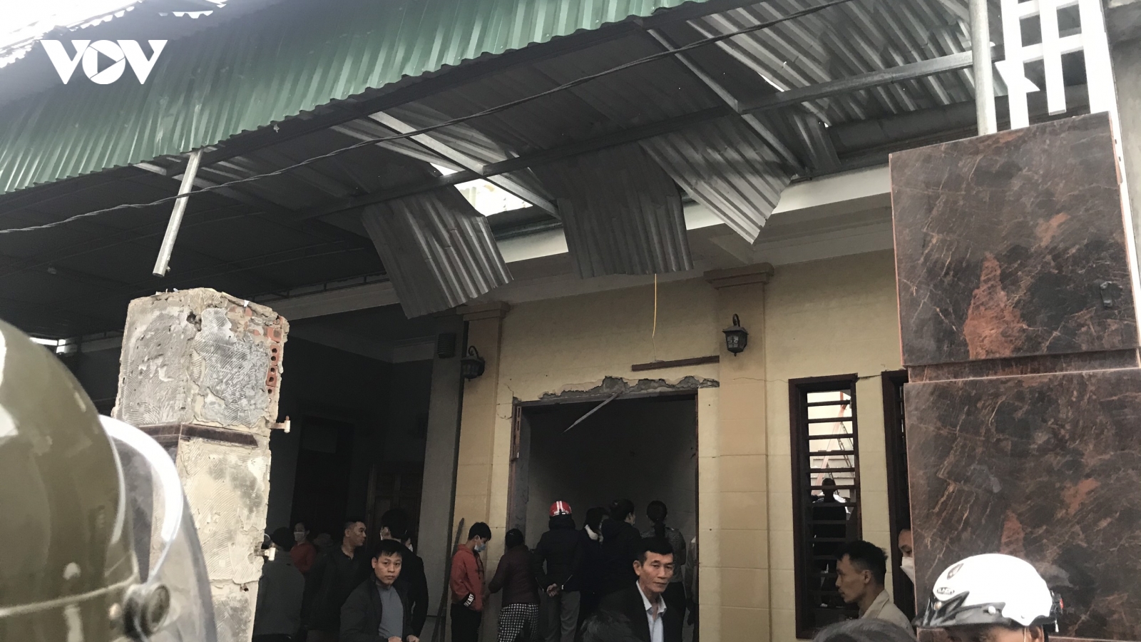 Gia chủ nát 2 bàn tay, bỏng nặng sau vụ nổ kinh hoàng tại TP Vinh