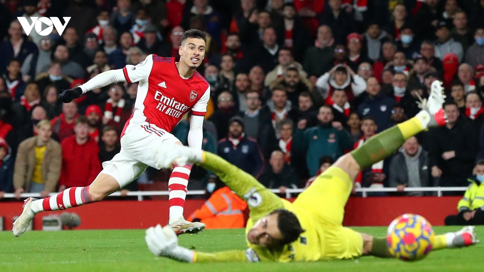 Thắng gay cấn West Ham, Arsenal chen chân vào top 4 Ngoại hạng Anh