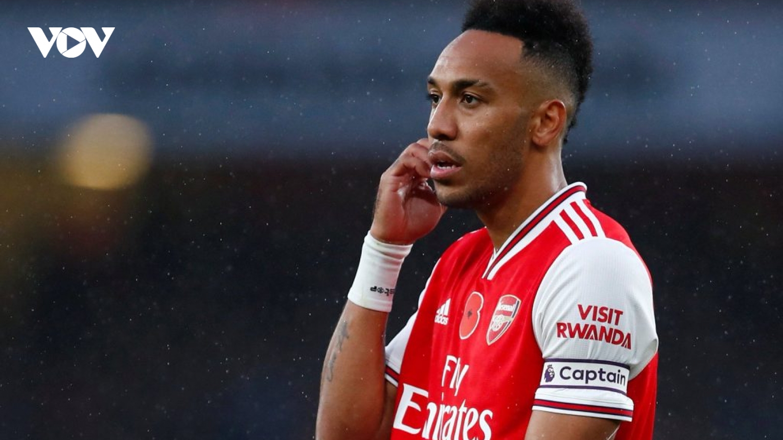 Aubameyang bị tước băng đội trưởng Arsenal