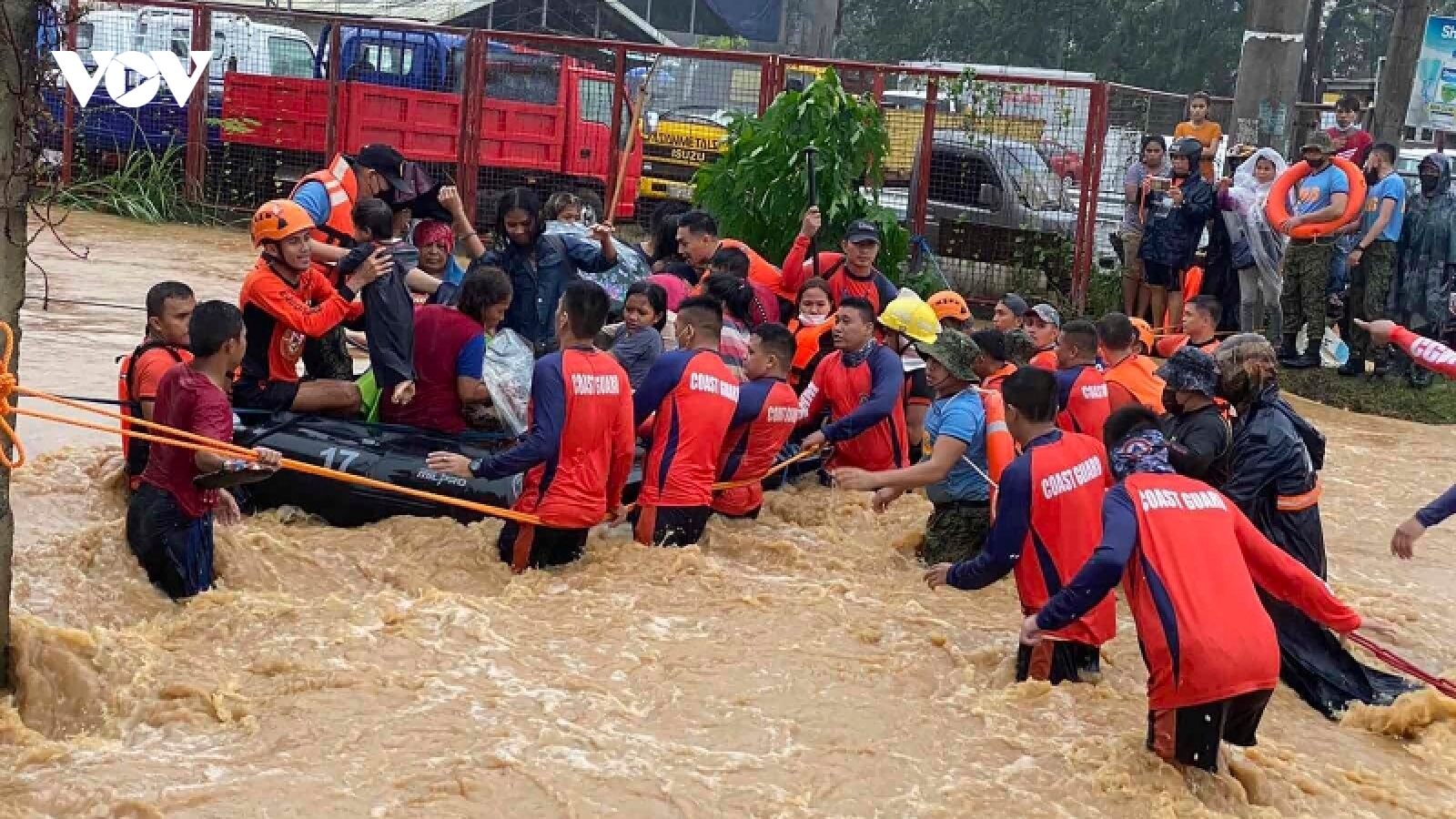 1 người chết, hàng trăm ngàn người sơ tán khi siêu bão Rai đổ bộ Philippines