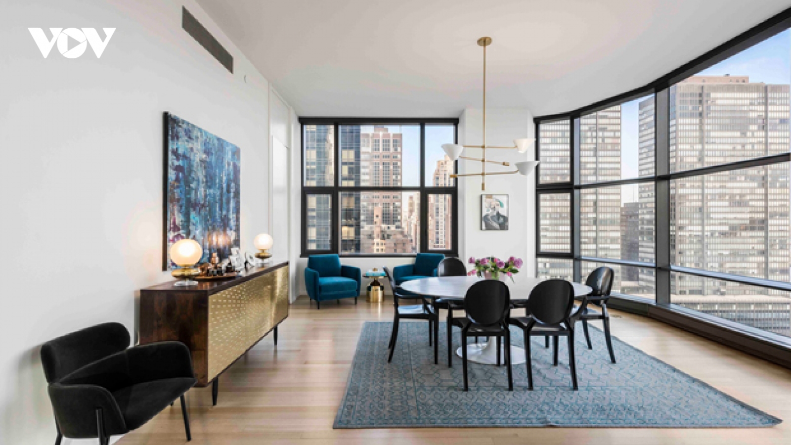 Trở thành hàng xóm của Nữ hoàng Anh ở New York với 8 triệu USD