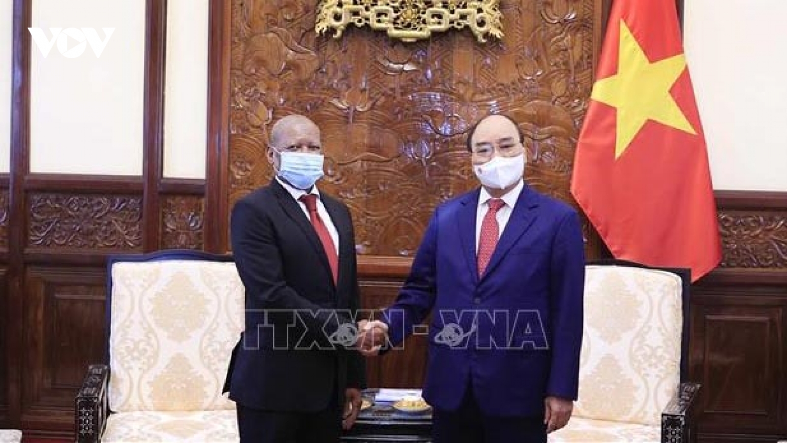 Chủ tịch nước Nguyễn Xuân Phúc tiếp Đại sứ Nam Phi