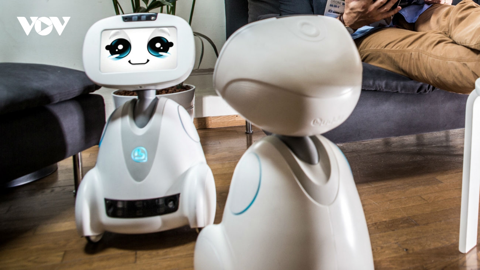 Pháp triển khai robot đi học hộ cho học sinh không thể đến trường