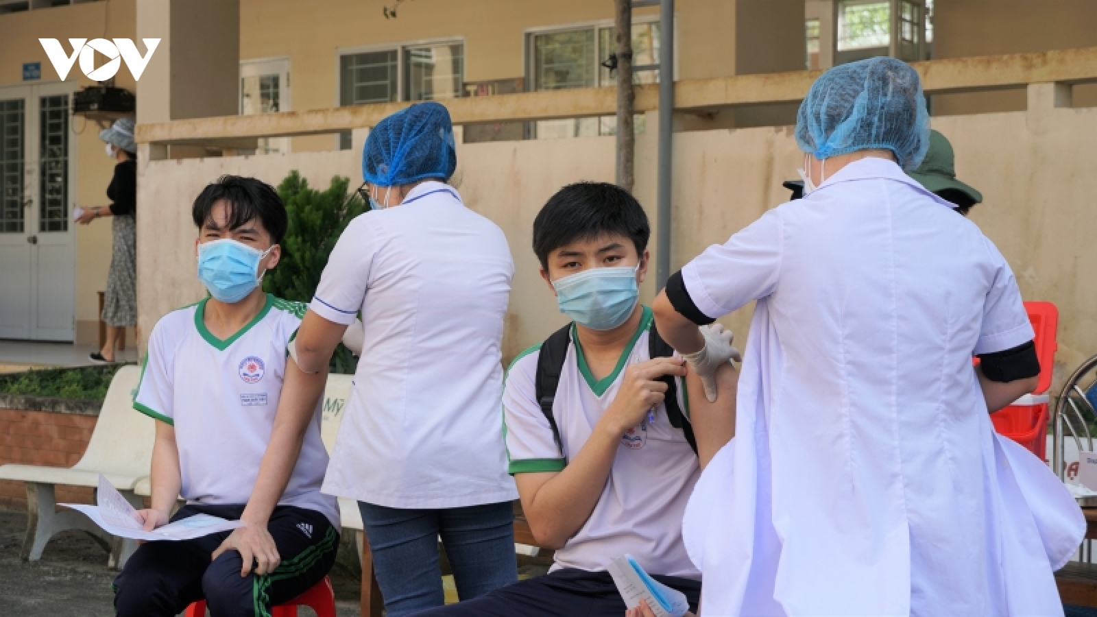 Cần Thơ bắt đầu tiêm mũi 2 vaccine ngừa Covid-19 cho trẻ từ 12 - 17 tuổi