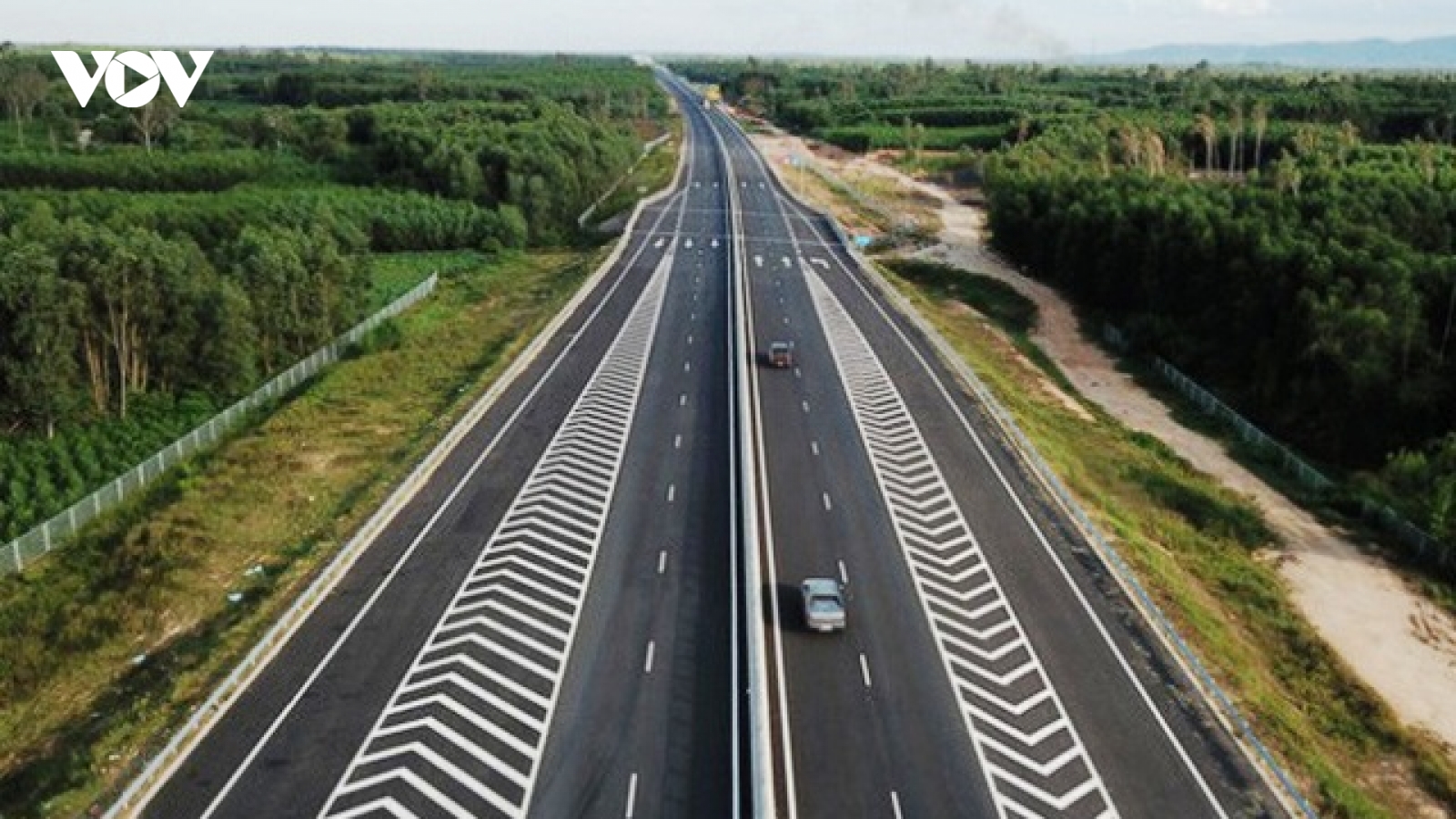Đẩy nhanh cấp phép khai thác khoáng sản làm vật liệu xây dựng cao tốc Bắc - Nam phía Đông
