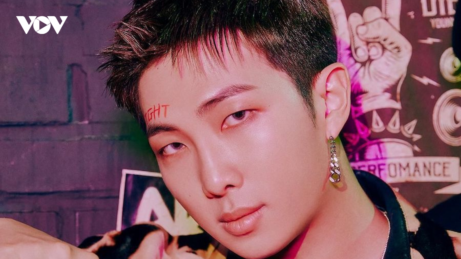Big Hit Music lên tiếng về tin đồn hẹn hò của trưởng nhóm RM (BTS)
