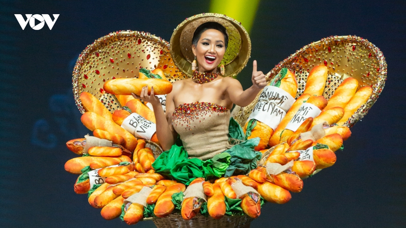 Quảng bá ẩm thực Việt qua trang phục dân tộc ở Miss Universe