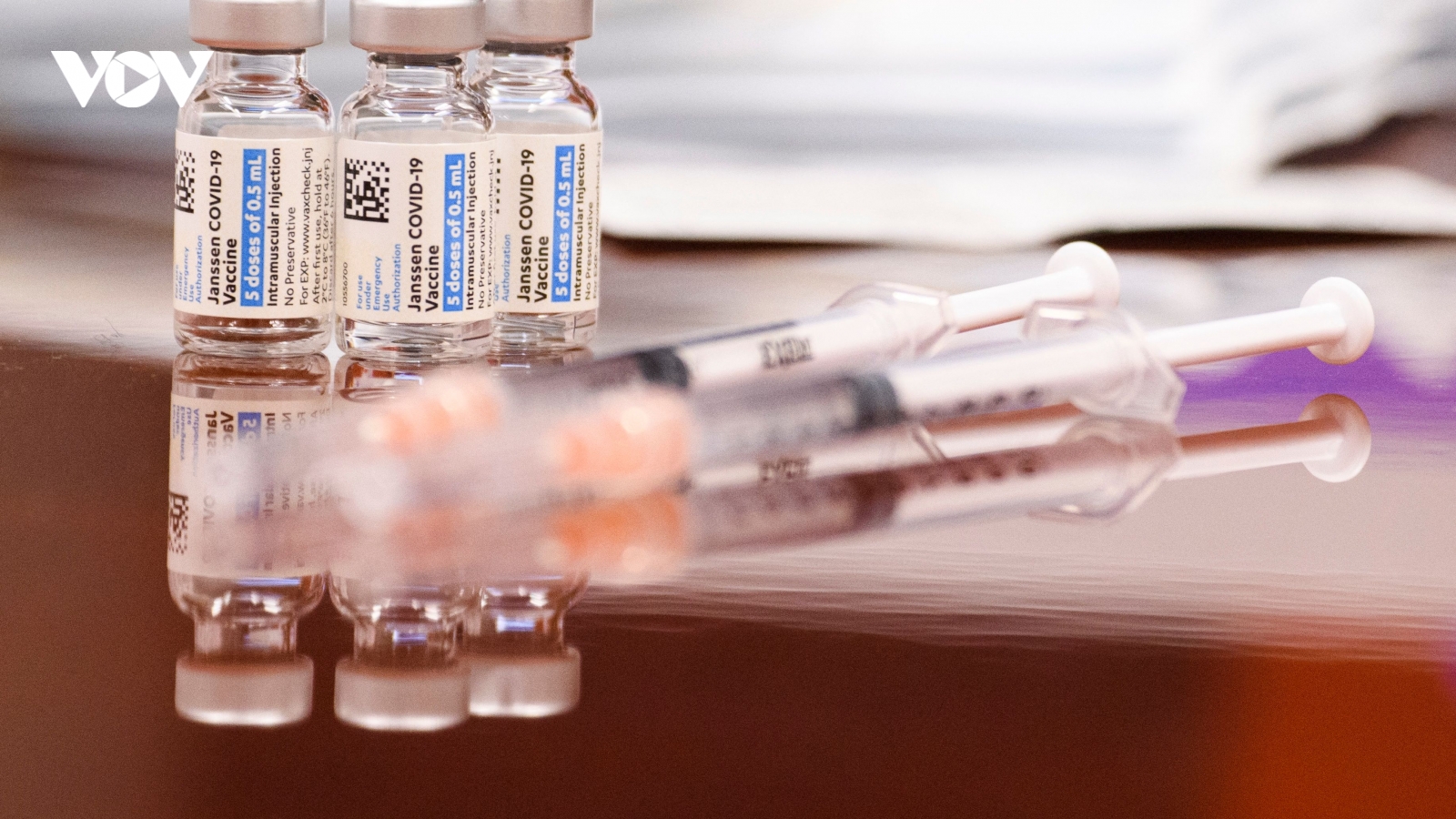 CDC Mỹ cân nhắc giới hạn sử dụng vaccine Johnson & Johnson do vấn đề cục máu đông