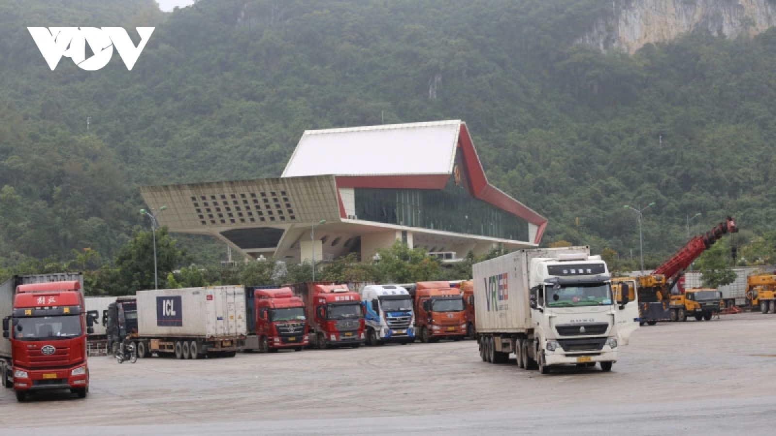 Ùn ứ tại Cửa khẩu Lạng Sơn: Khuyến cáo thương nhân lưu ý lịch nghỉ Tết của phía bạn