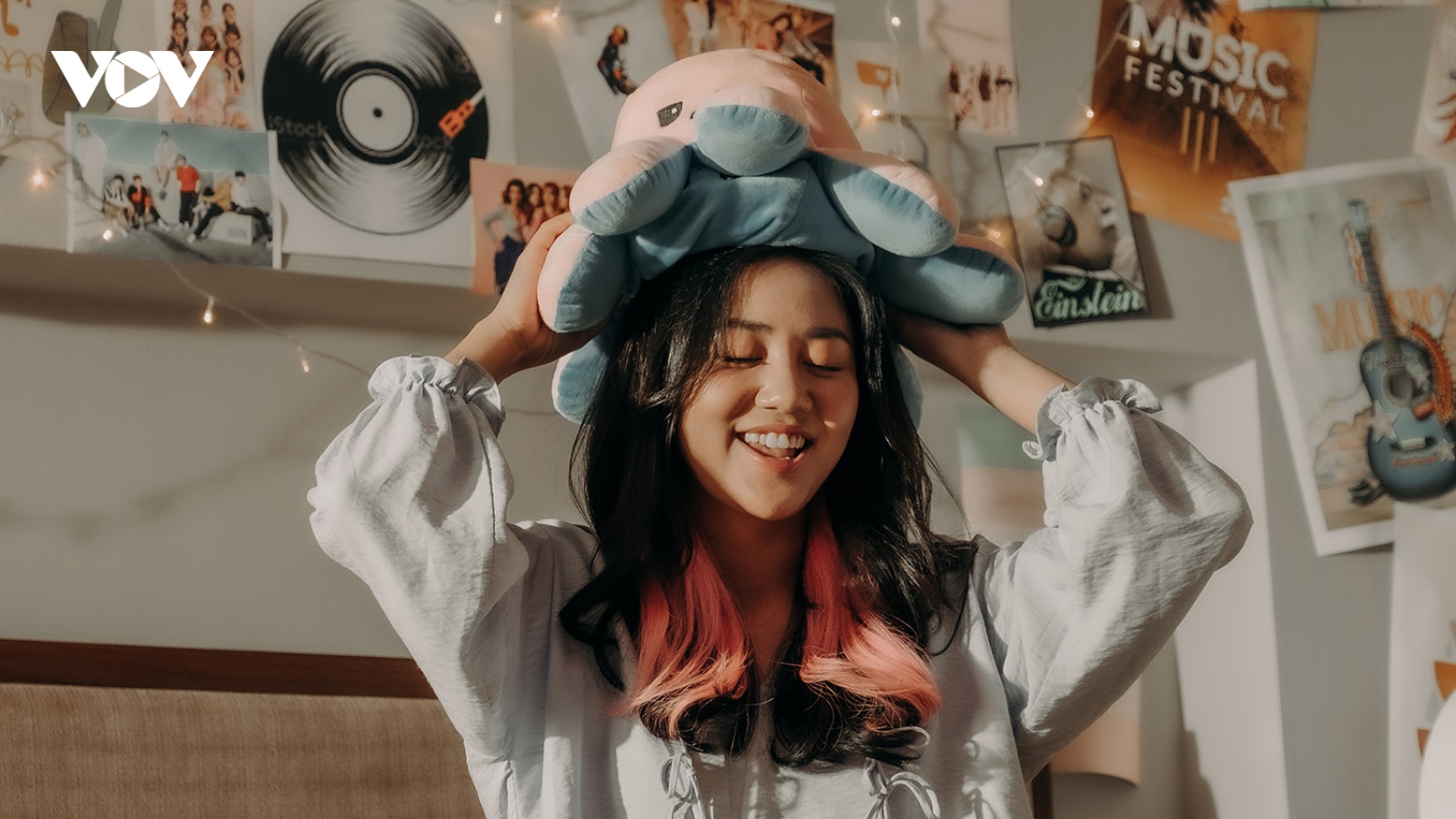 Văn Mai Hương hát an ủi gái “ế” mùa Giáng sinh