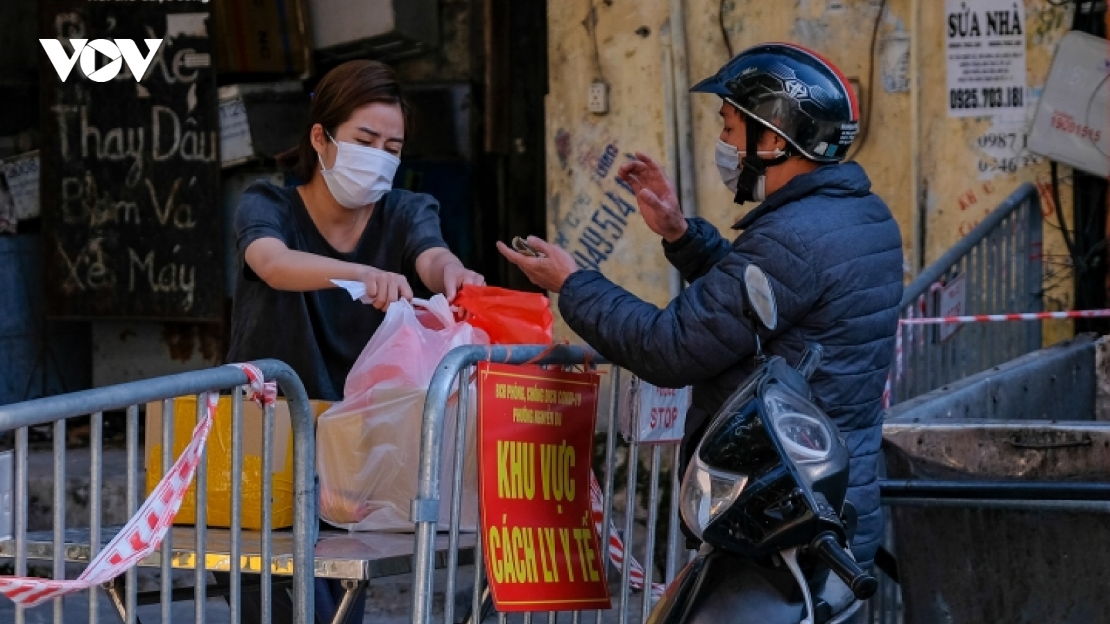 Hà Nội lại chằng chịt dây phong toả sau 2 tháng bình thường mới