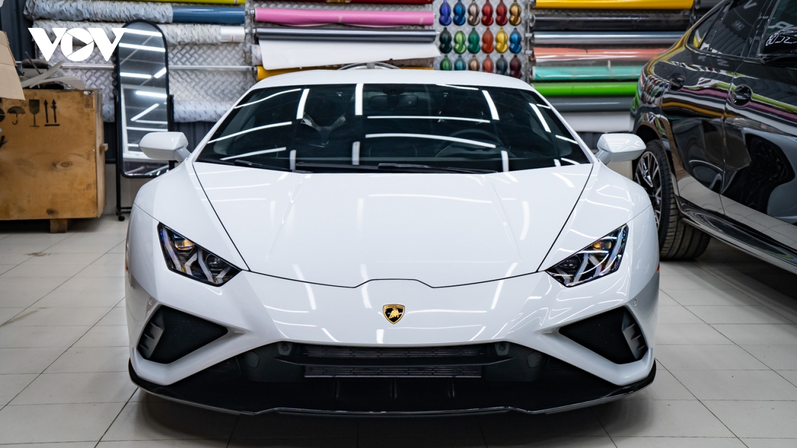 Lamborghini Huracan EVO RWD độc nhất Việt Nam, giá hơn 20 tỷ đồng