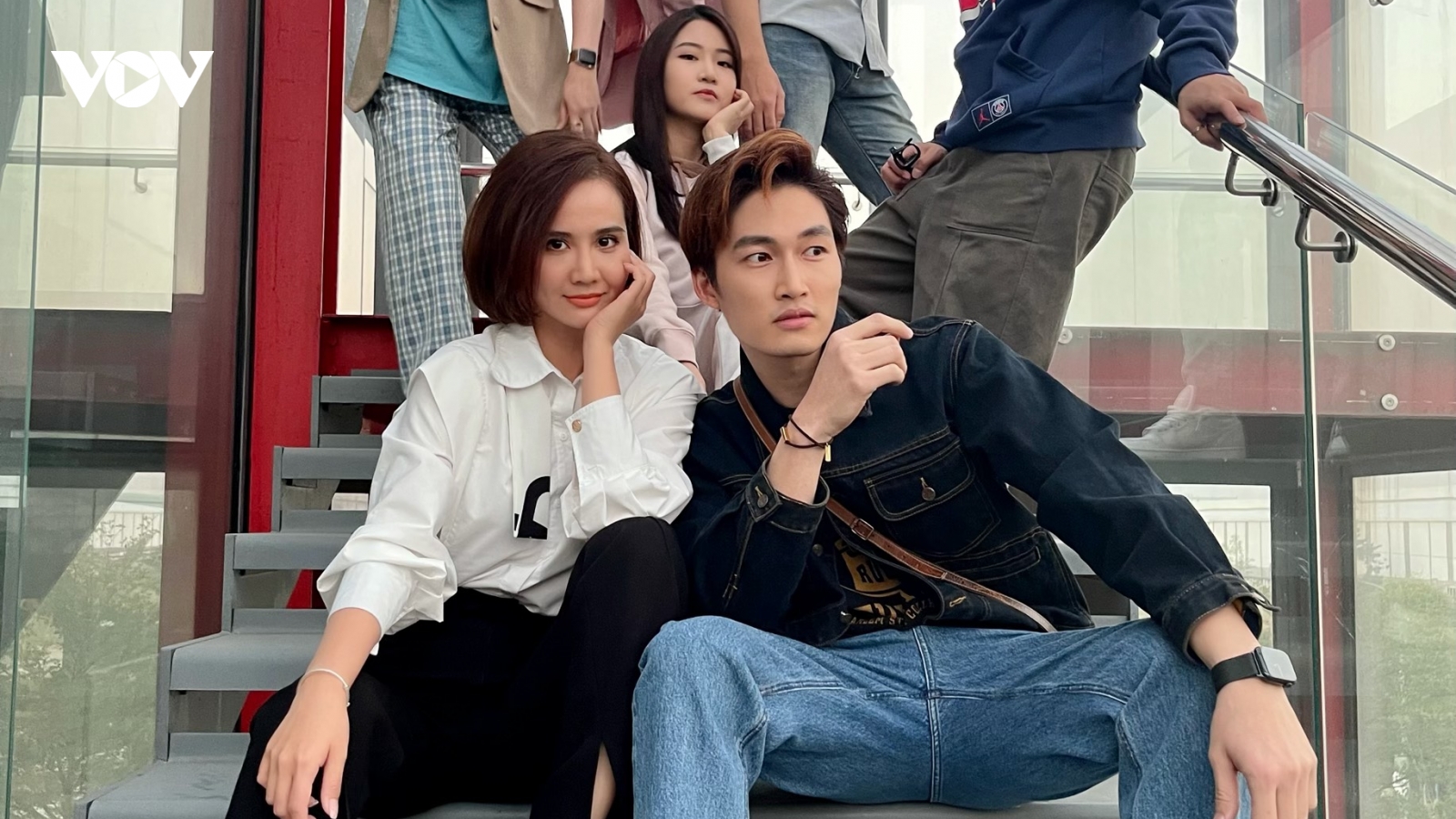 Huyền Lizzie, Đình Tú nhảy đôi cực dễ thương trên trường quay “Thương ngày nắng về”