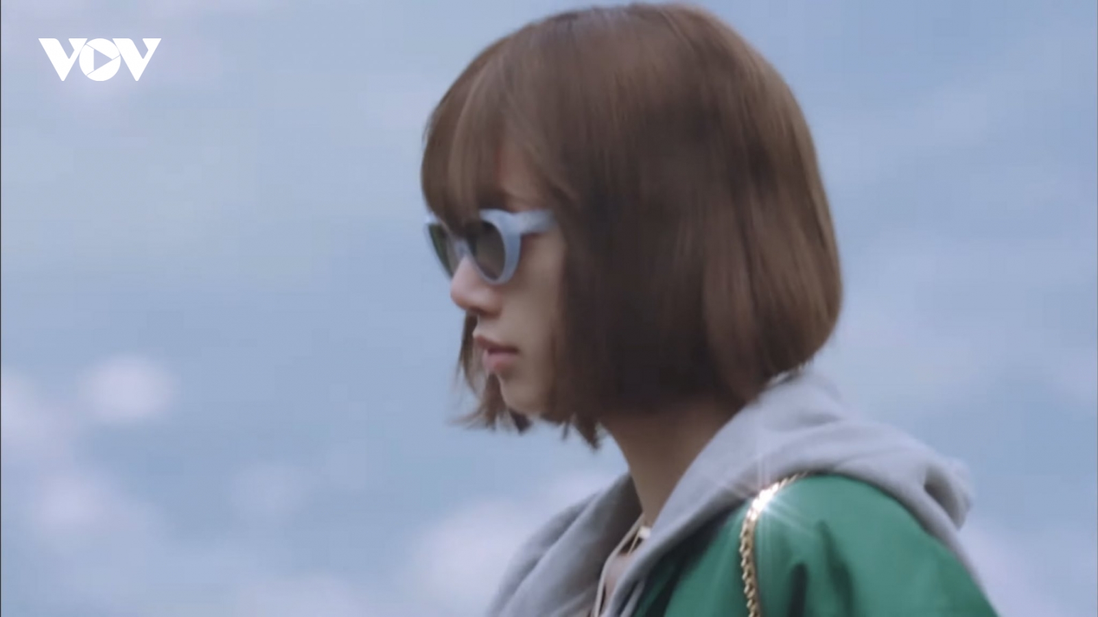 Lisa (BLACKPINK) lần đầu sải bước trong show diễn của nhà mốt Pháp