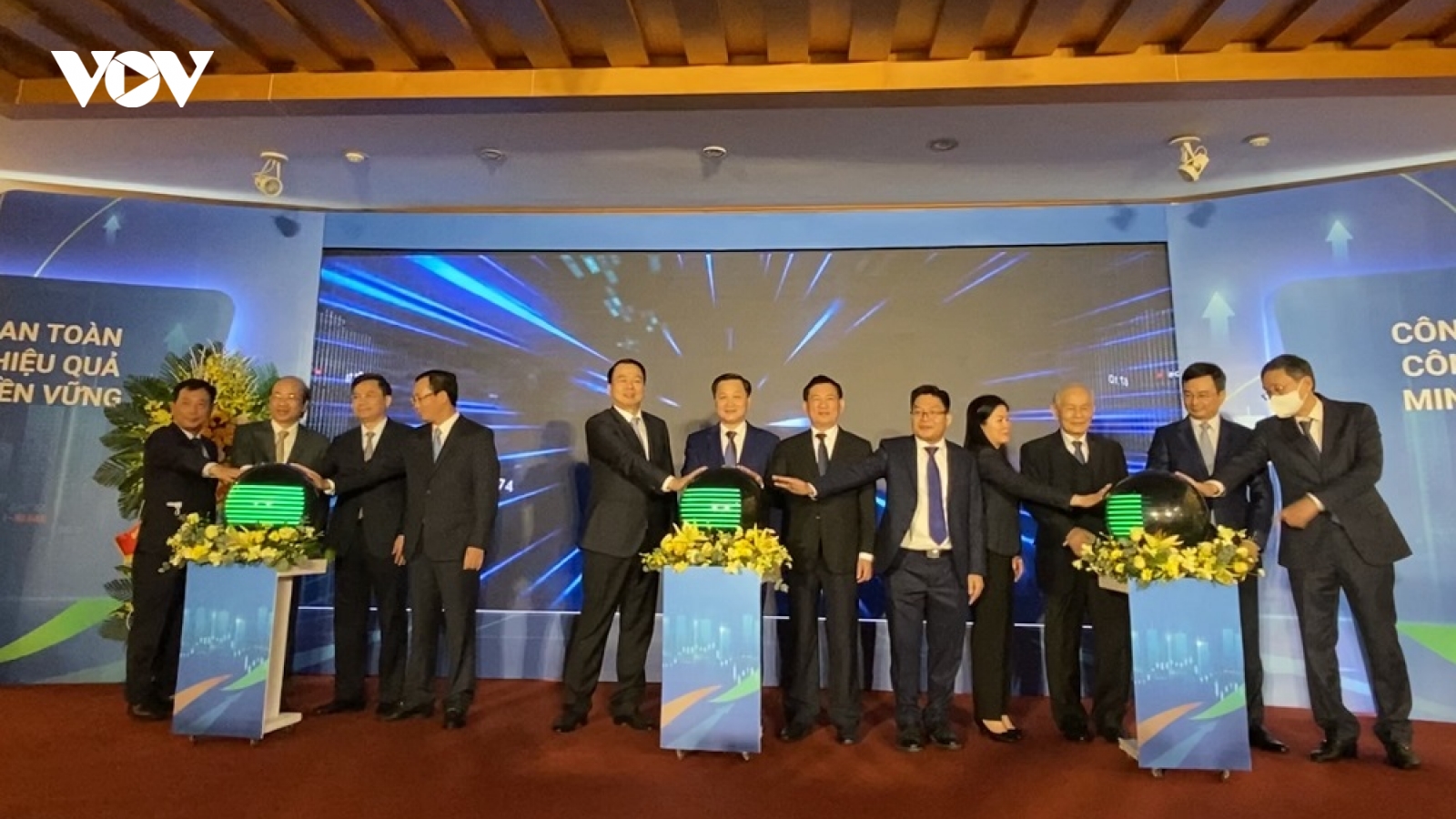 Chính thức ra mắt Sở Giao dịch Chứng khoán Việt Nam