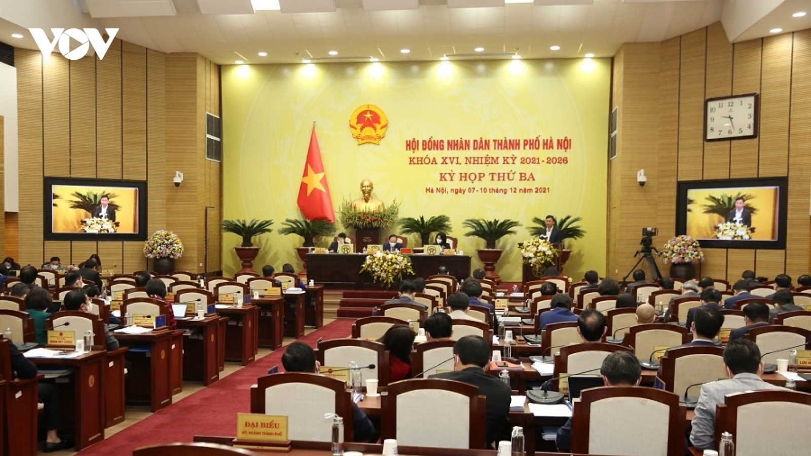 Hà Nội bãi bỏ phí, lệ phí đối với sổ hộ khẩu và sổ tạm trú