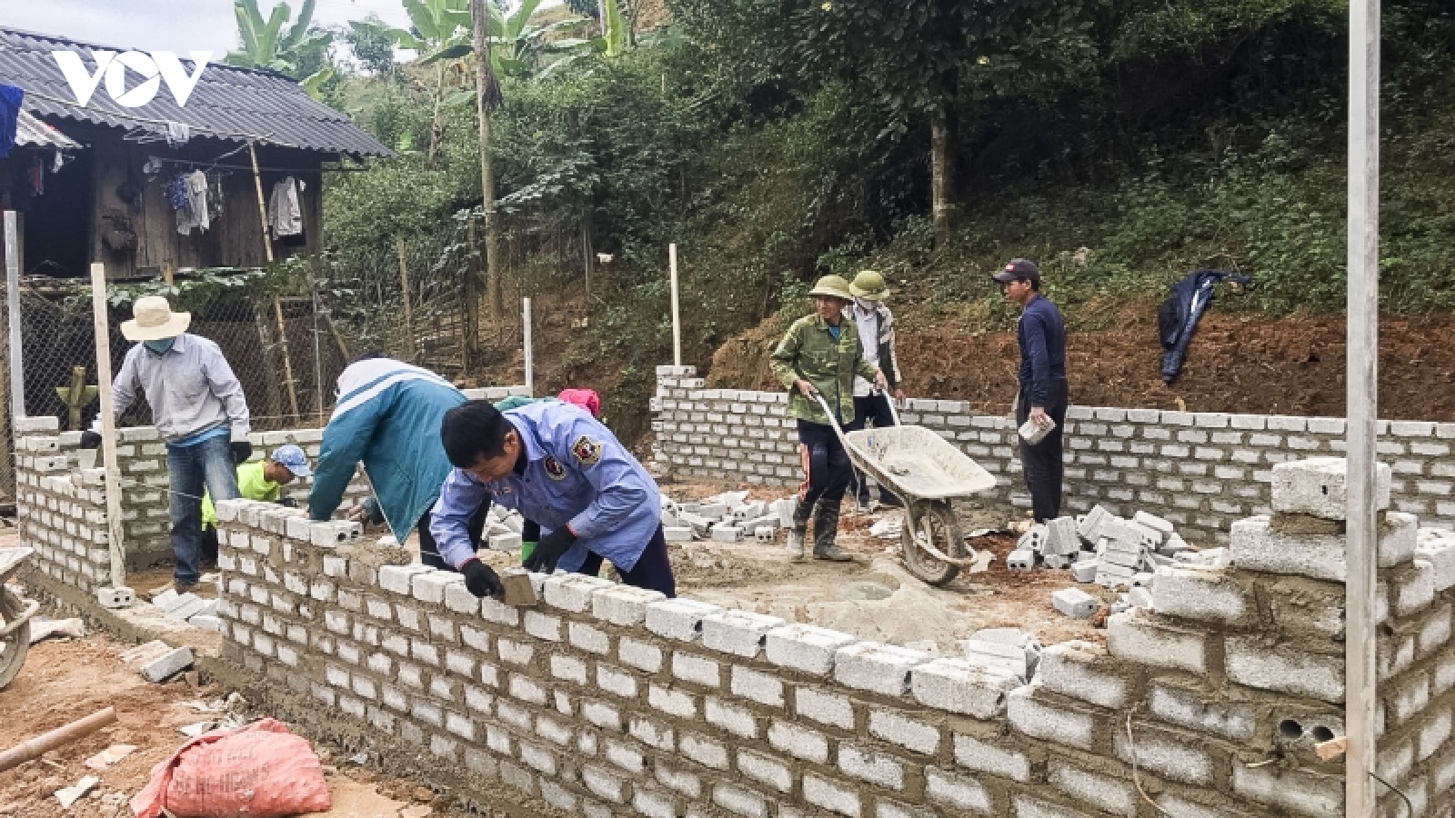 Dồn sức hoàn thiện 1.000 nhà ở cho hộ nghèo ở Điện Biên Đông trước Tết Nguyên đán