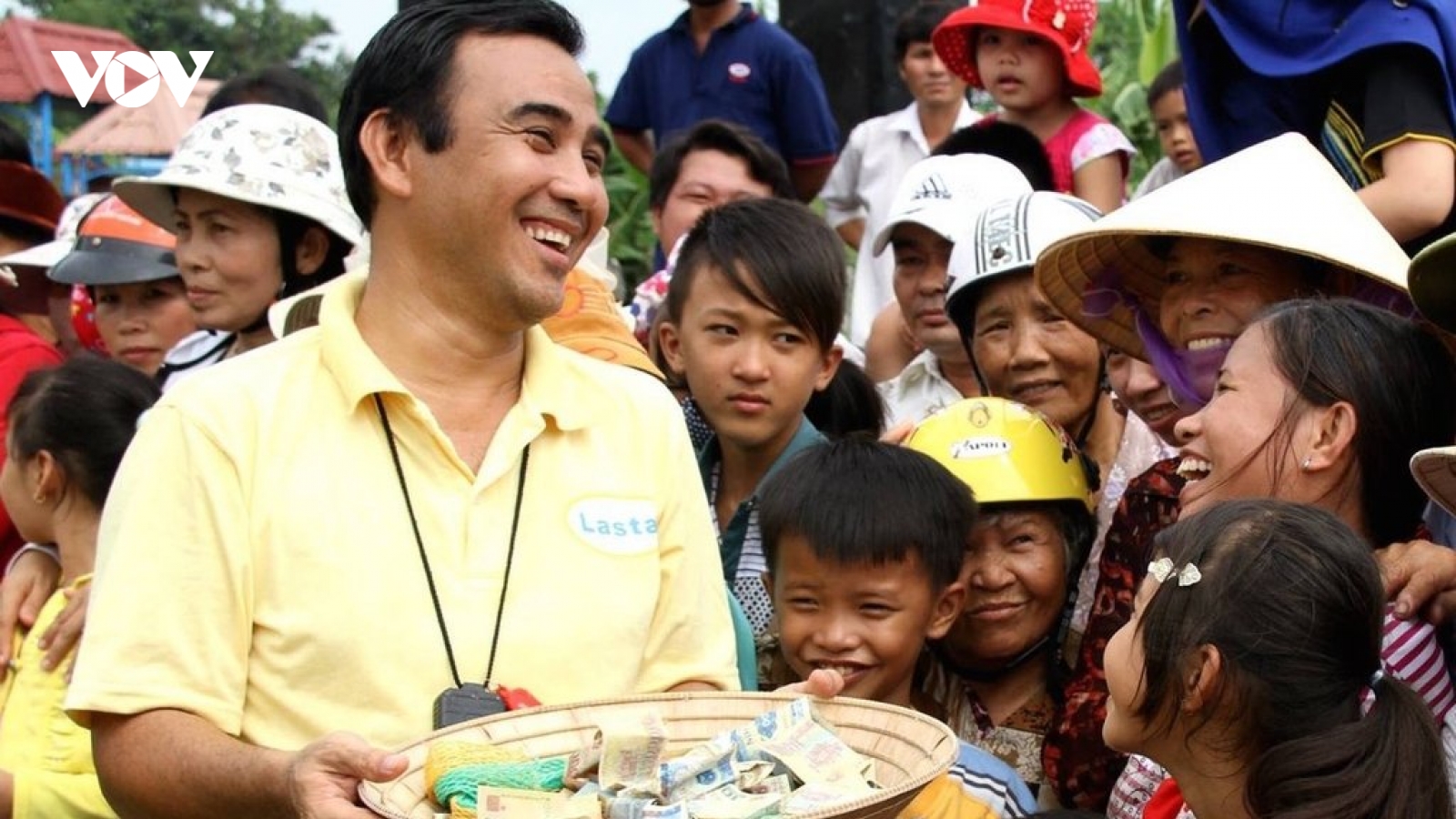 MC Quyền Linh nhận giải "Nghệ sĩ vì cộng đồng" tại Mai Vàng 2021