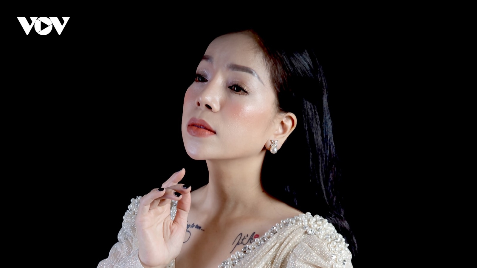 "Nàng thơ cuối cùng" Minh Chuyên ra MV tiễn biệt nhạc sĩ Phú Quang