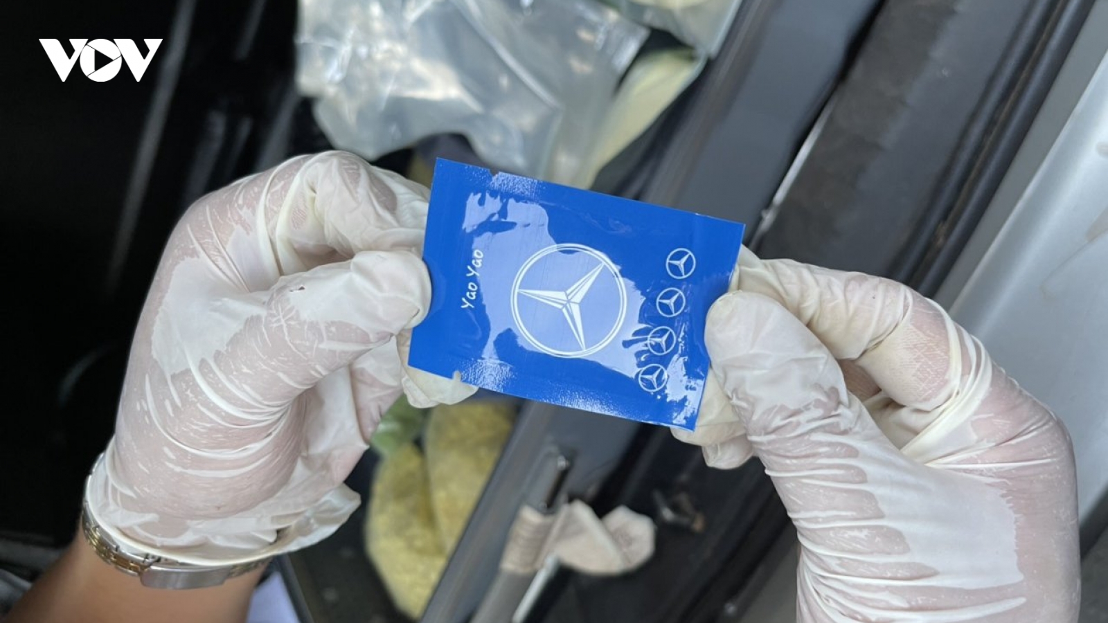 Thu giữ hàng nghìn gói ma túy in logo Mercedes