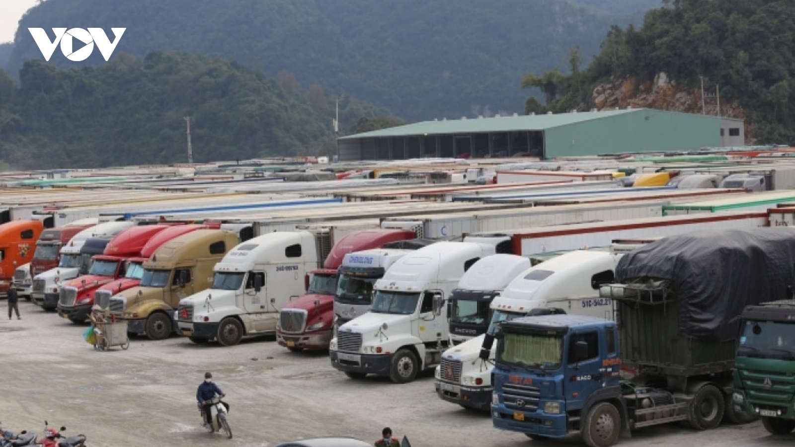 Thousands of container trucks stranded at northern border gates, lessons drawn