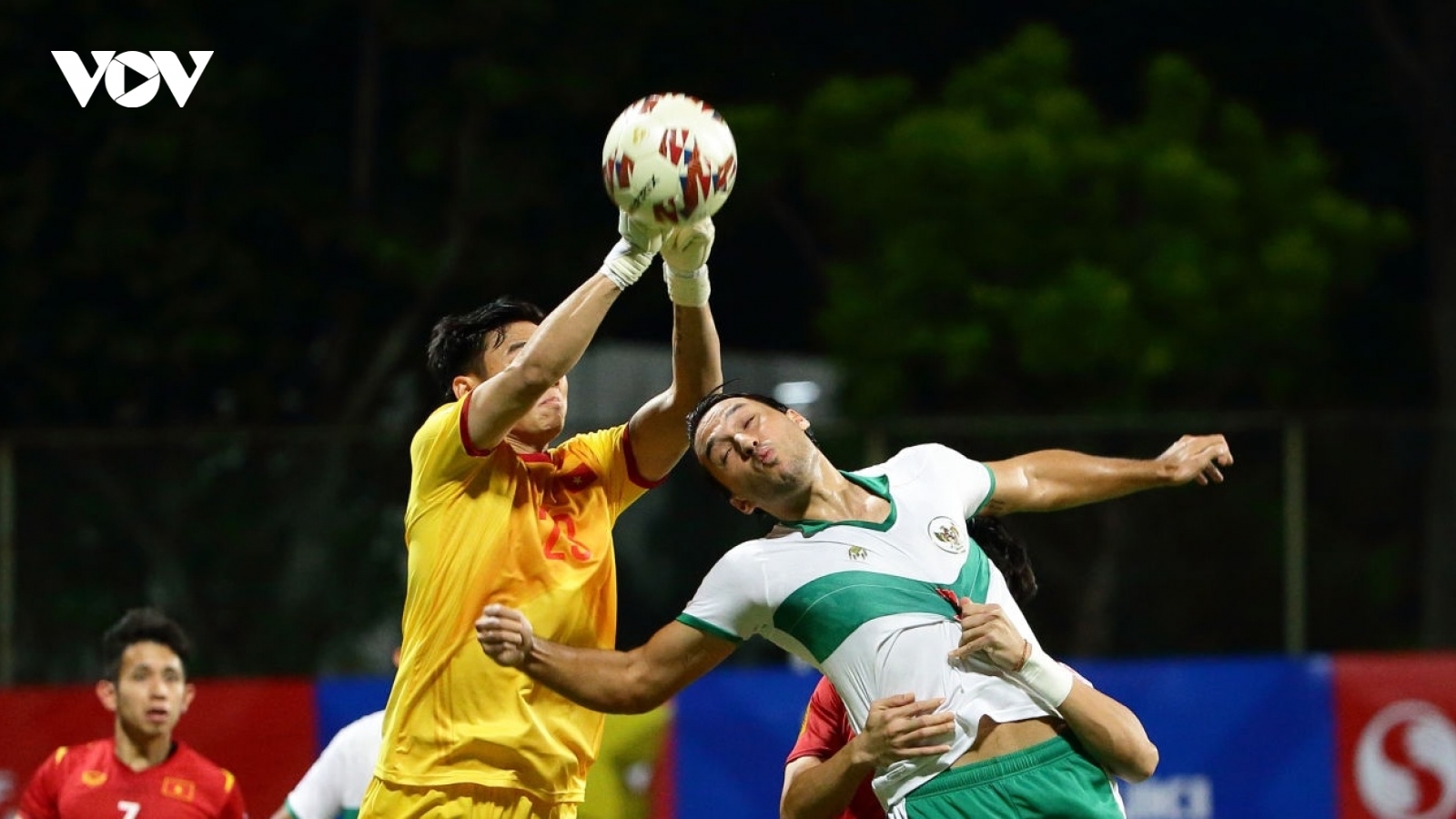 Nguyên Mạnh dẫn đầu ở cuộc bầu chọn Thủ môn hay nhất AFF Cup 2020