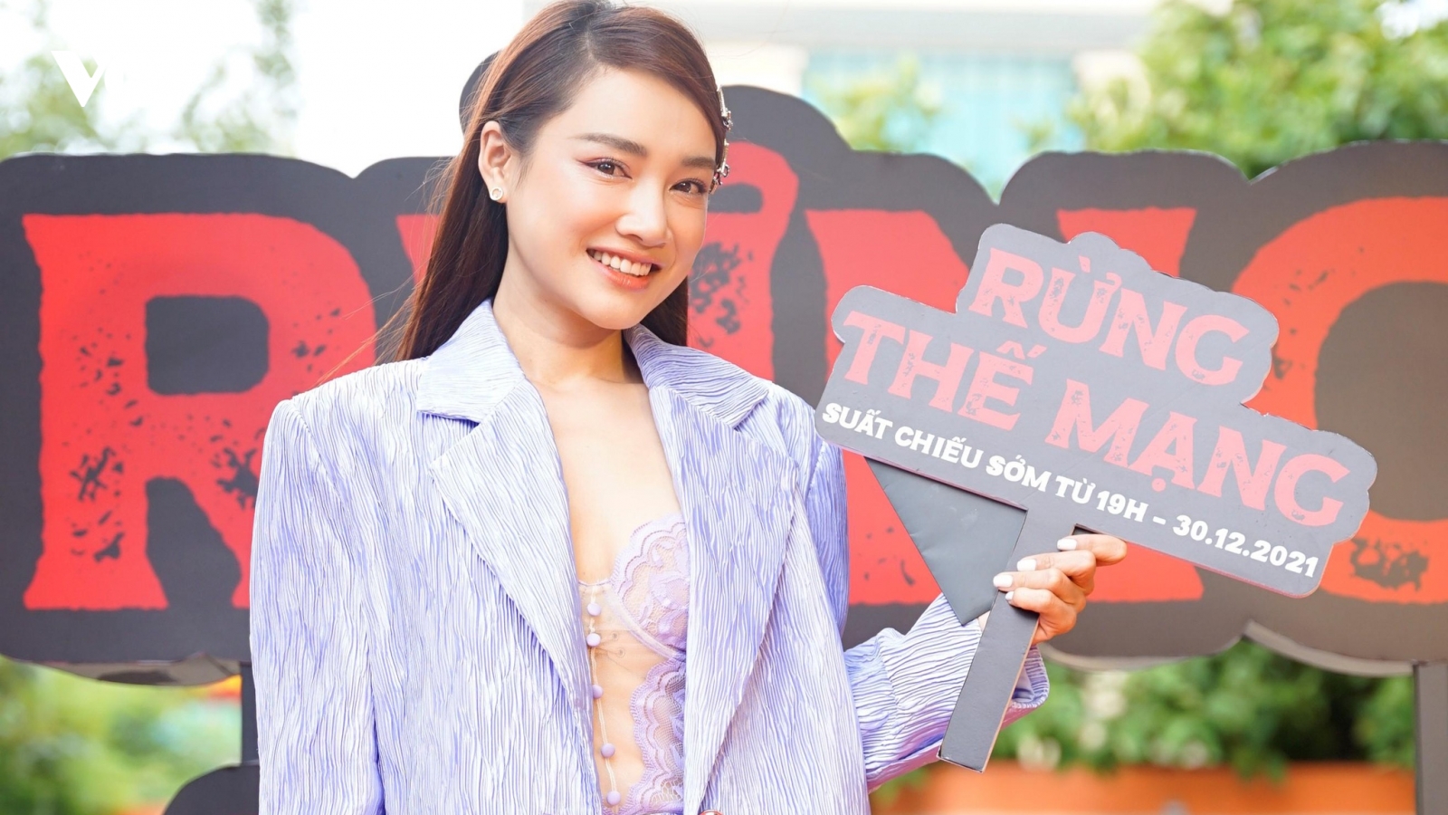 Chuyện showbiz: Nhã Phương xuất hiện thanh lịch sau lùm xùm bị tố mắc bệnh ngôi sao