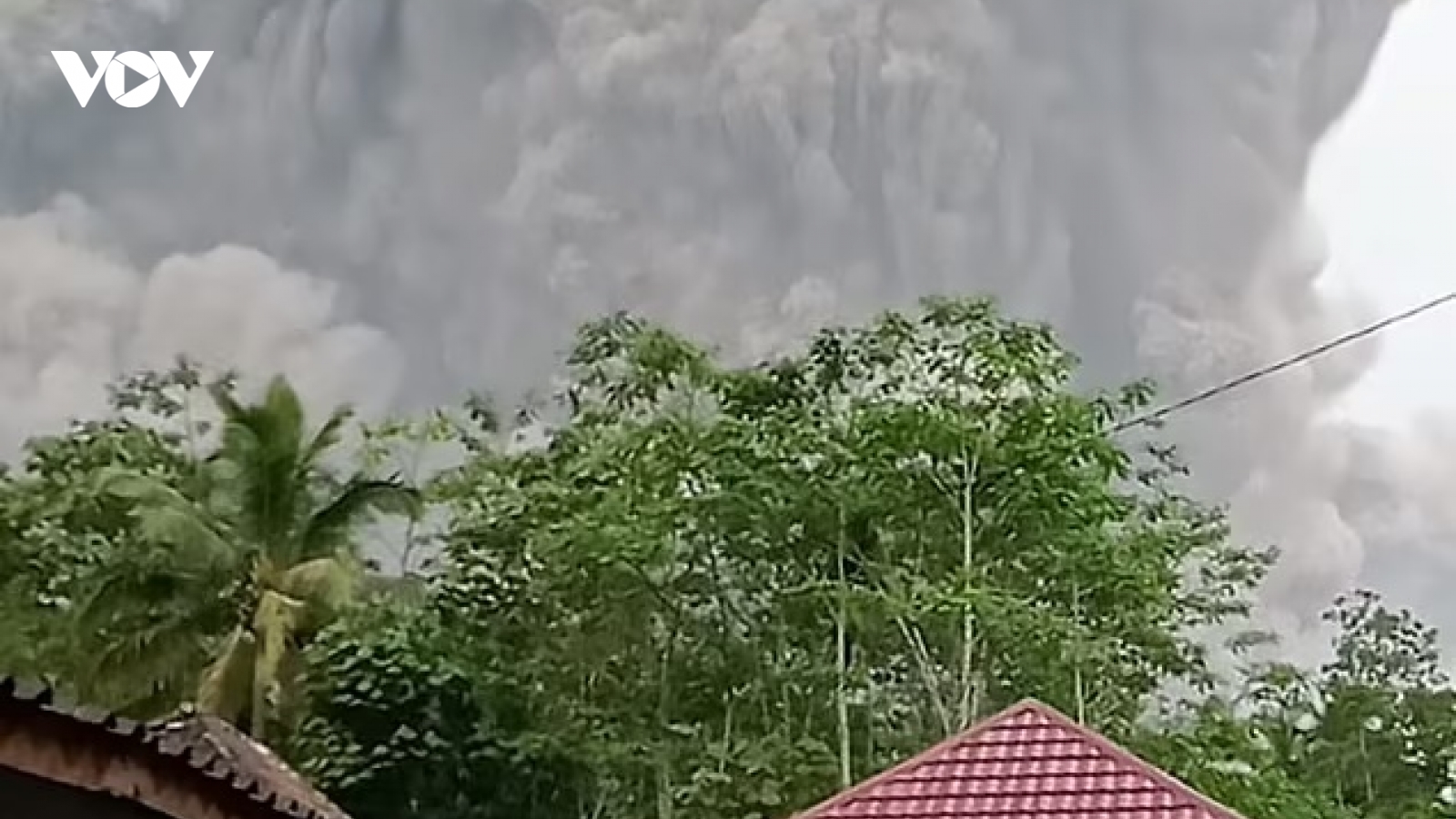 Núi lửa Indonesia phun trào khiến 13 người thiệt mạng, hàng chục người bị bỏng nặng