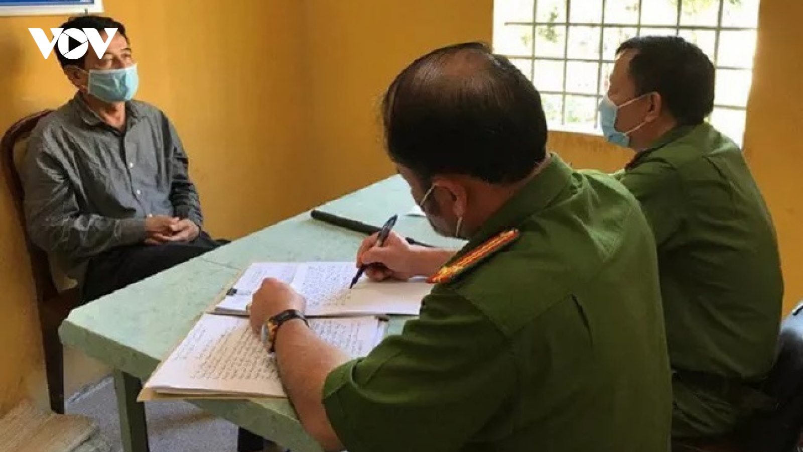 Nhiều cán bộ bộ đội biên phòng, cảnh sát biển nhận hối lộ trong vụ xăng giả
