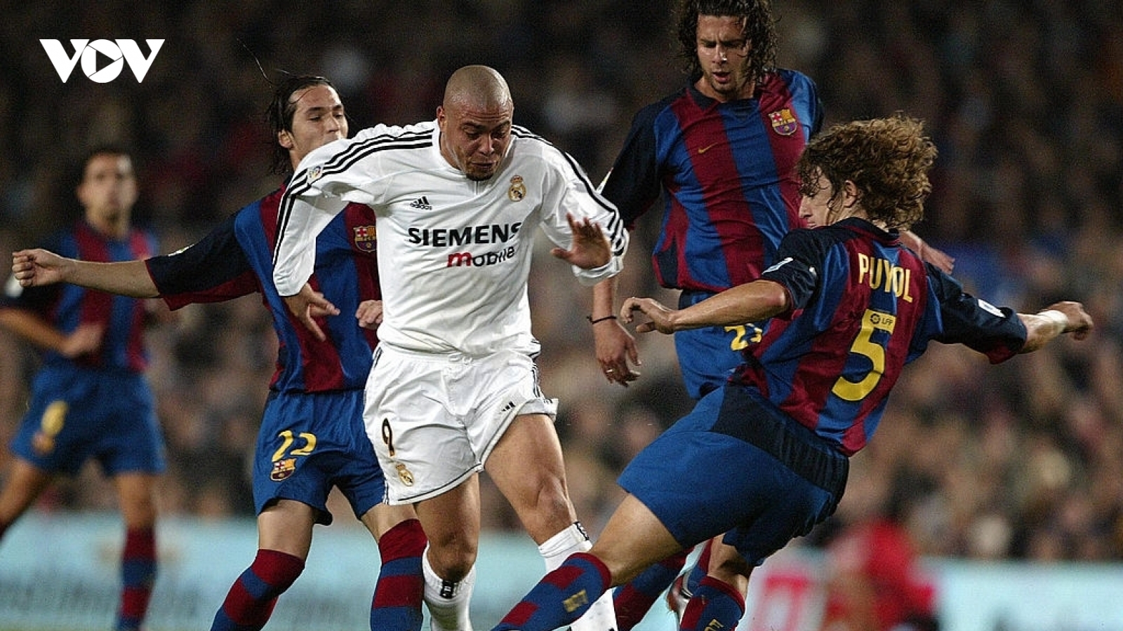 Ngày này năm xưa: Ronaldo "béo" giúp Real Madrid đánh bại Barca trong trận cầu lịch sử
