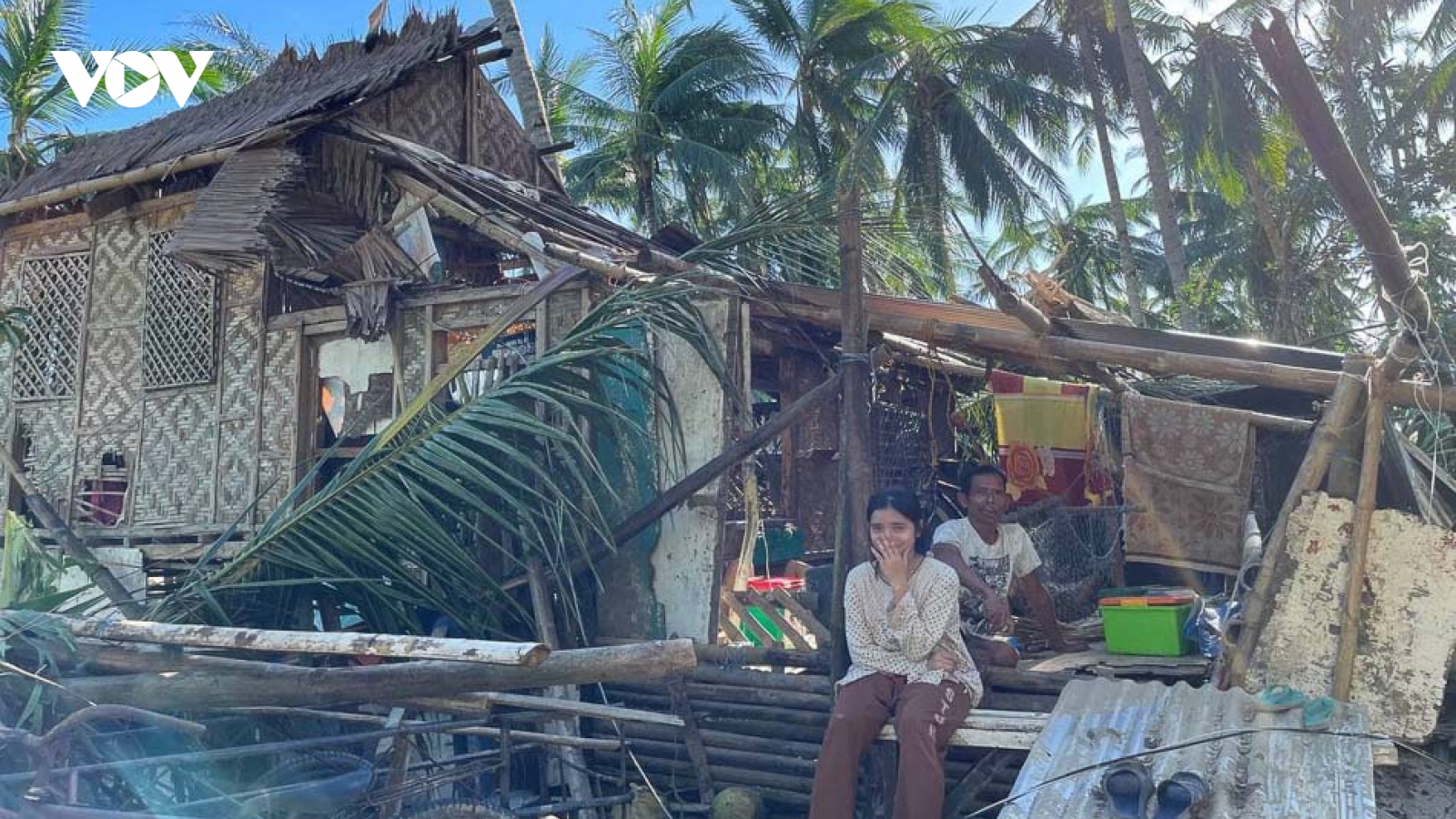 Philippines đối mặt “thảm họa kép”: Siêu bão Rai và nguy cơ bùng phát Covid-19